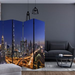 Biombo para separar espacios ciudad noche